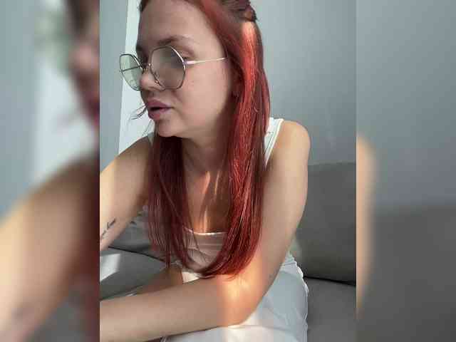 BellaGreymodel webcam