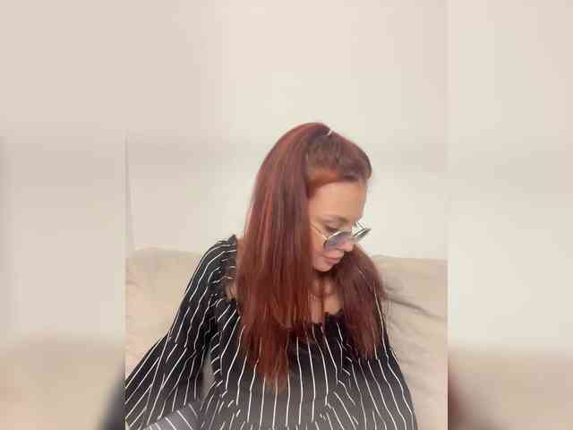 BellaGreymodel webcam