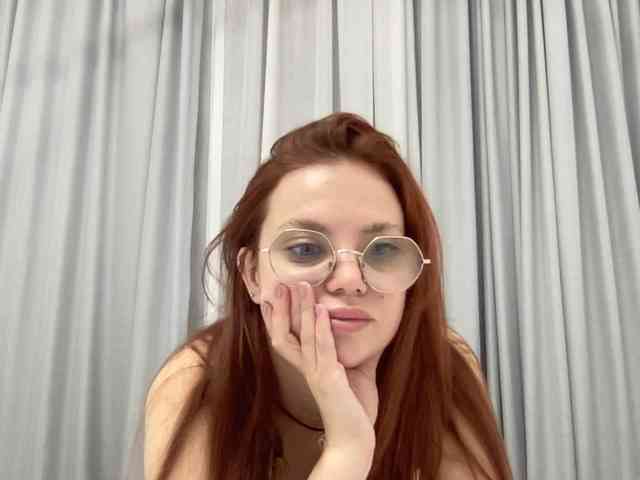 BellaGreymodel webcam