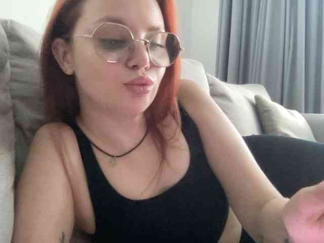 BellaGreymodel webcam