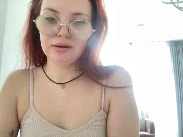 BellaGreymodel webcam