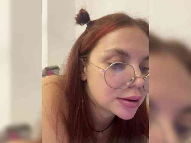 BellaGreymodel webcam