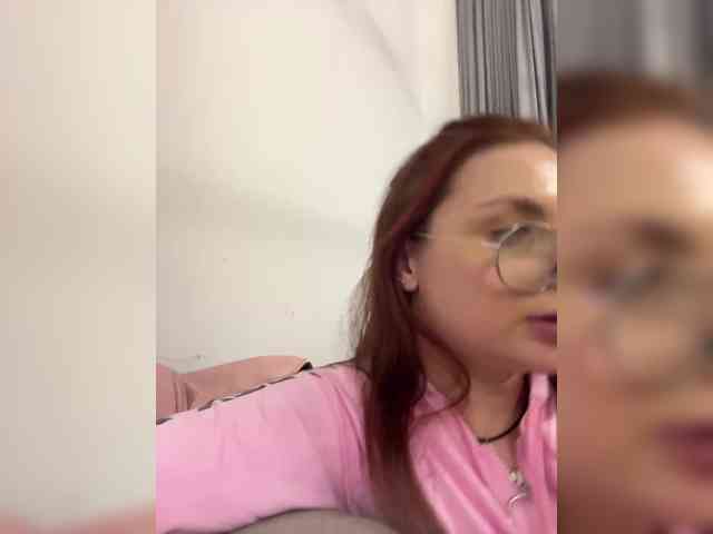 BellaGreymodel webcam