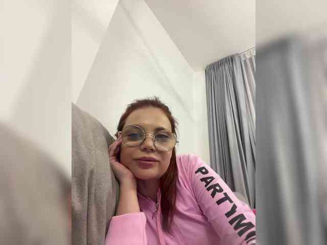 BellaGreymodel webcam