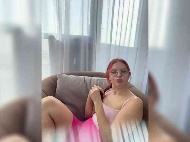 BellaGreymodel webcam