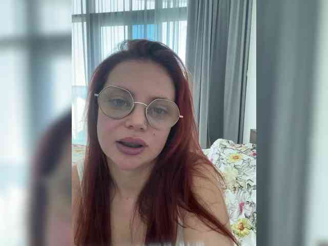 BellaGreymodel webcam