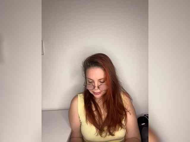 BellaGreymodel webcam