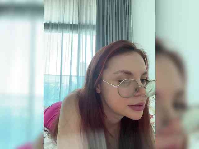 BellaGreymodel webcam