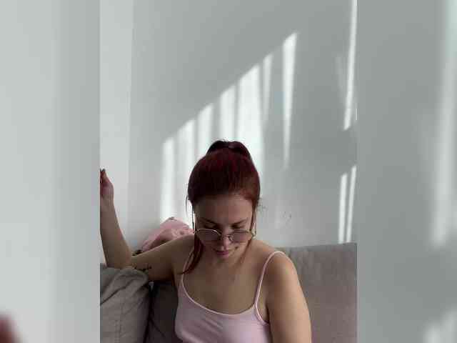 BellaGreymodel webcam