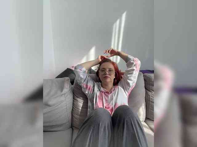 BellaGreymodel webcam