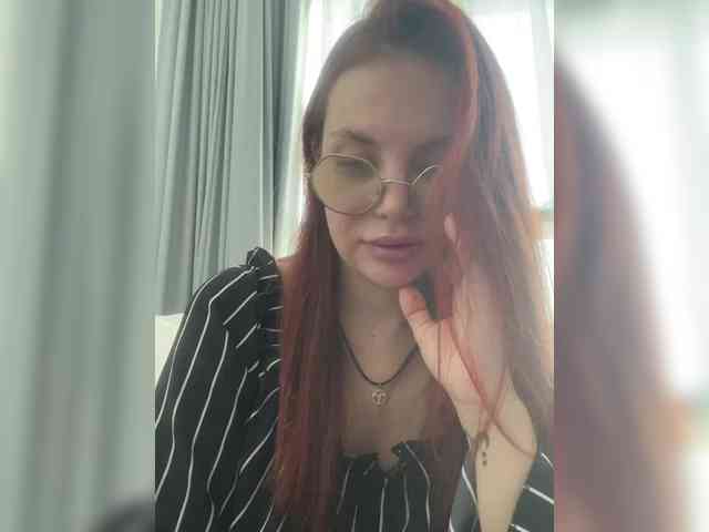 BellaGreymodel webcam