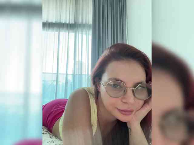 BellaGreymodel webcam