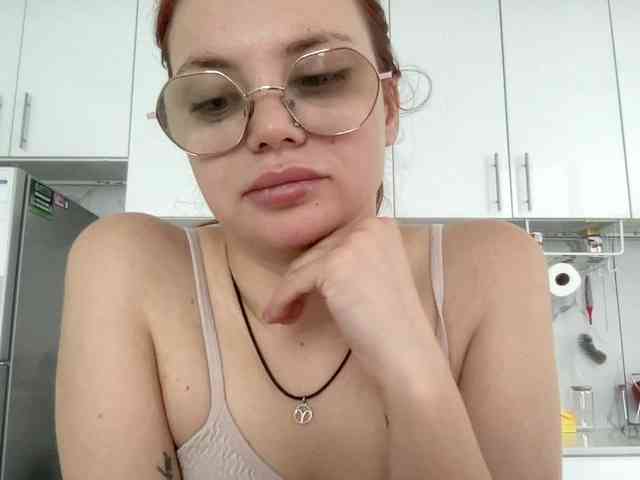 BellaGreymodel webcam