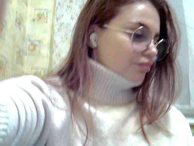 BellaGreymodel webcam