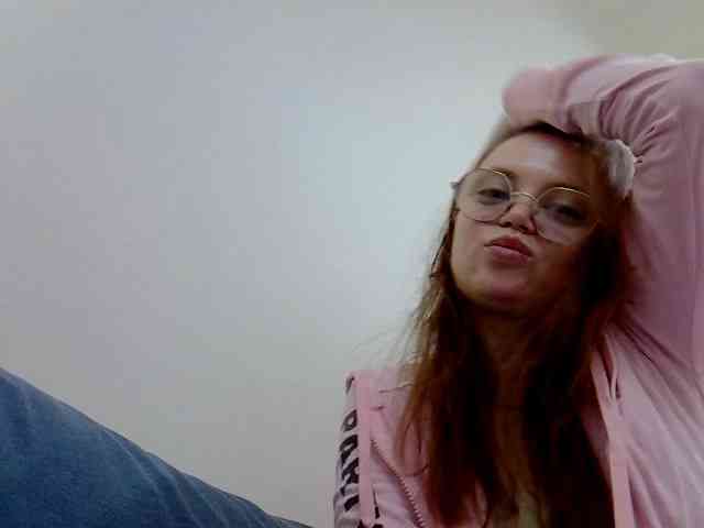 BellaGreymodel webcam