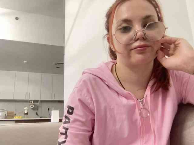 BellaGreymodel webcam