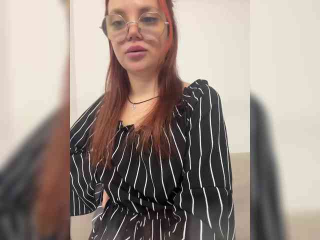 BellaGreymodel webcam