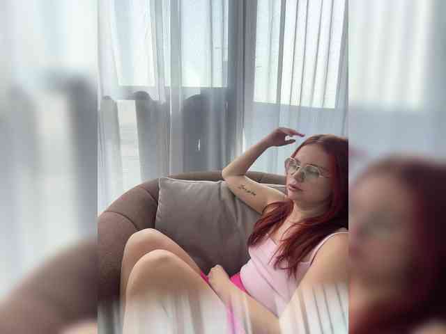 BellaGreymodel webcam