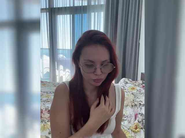 BellaGreymodel webcam