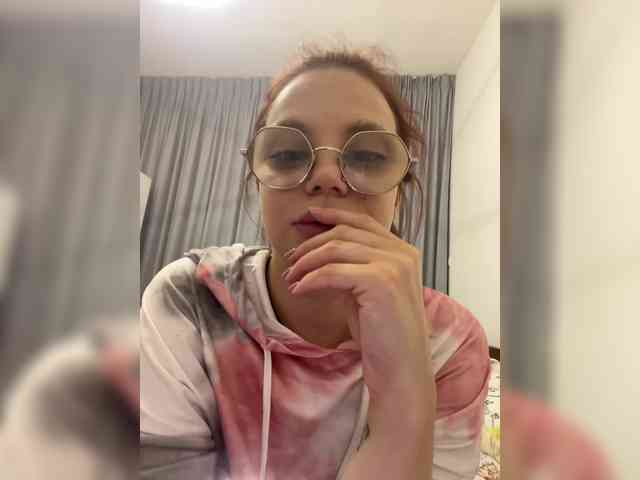 BellaGreymodel webcam