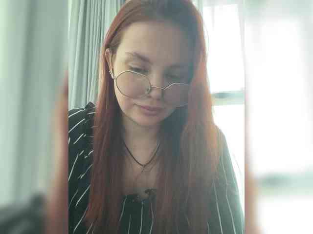 BellaGreymodel webcam