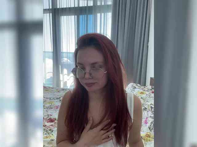 BellaGreymodel webcam