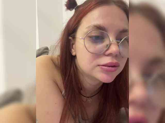 BellaGreymodel webcam