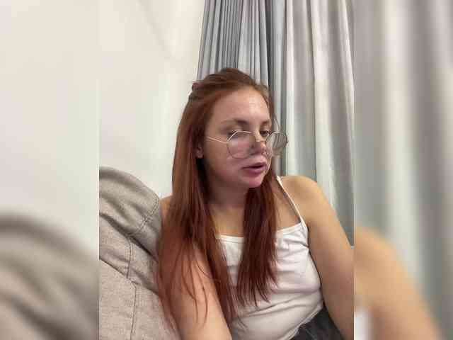 BellaGreymodel webcam