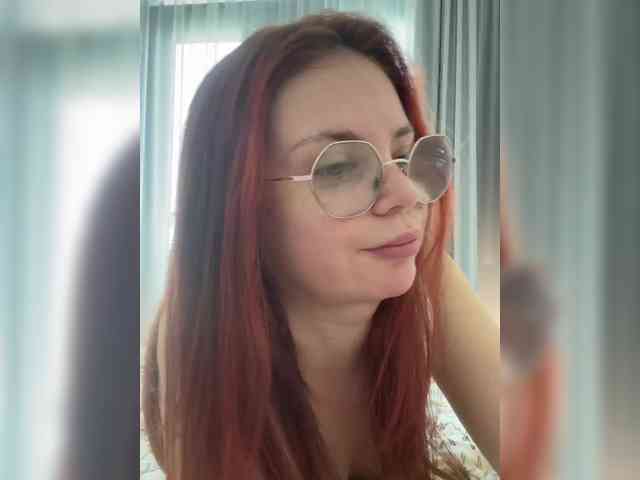 BellaGreymodel webcam