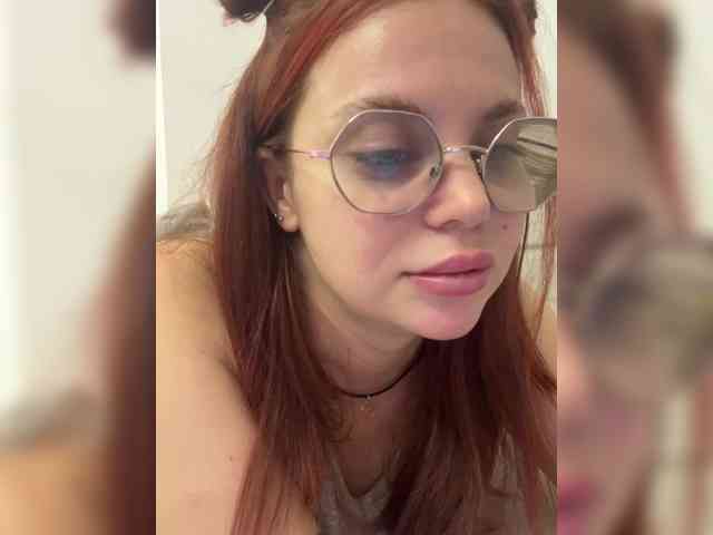 BellaGreymodel webcam