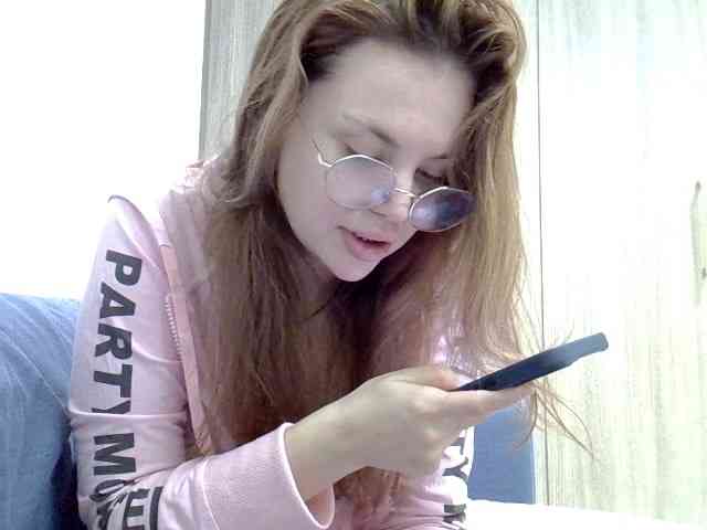 BellaGreymodel webcam