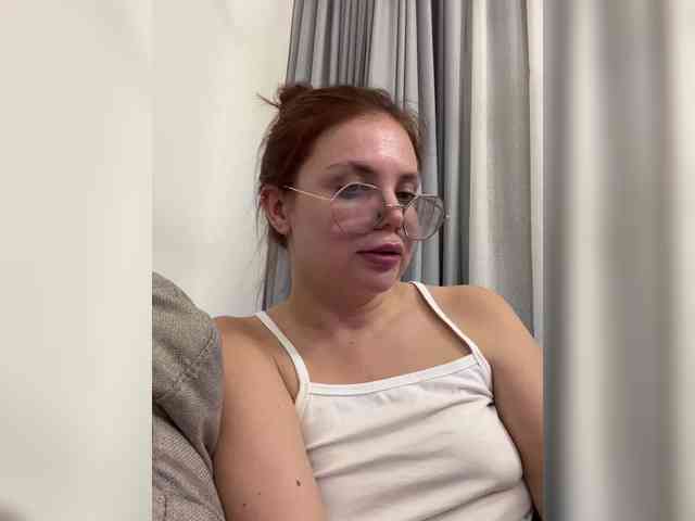 BellaGreymodel webcam