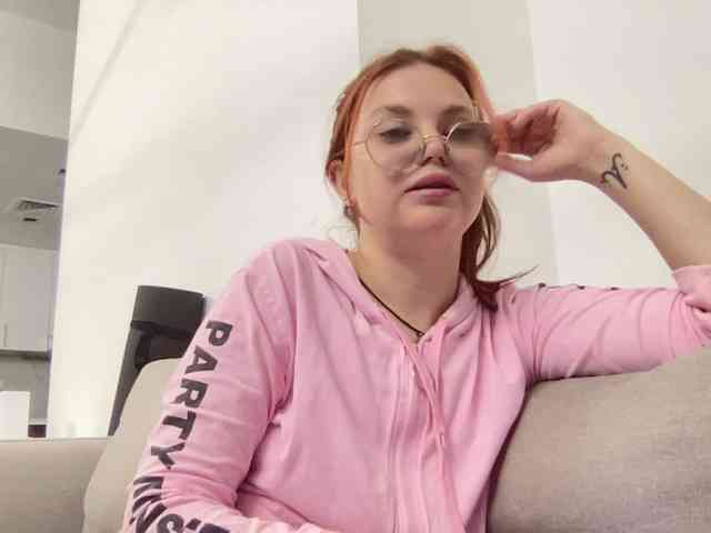 BellaGreymodel webcam