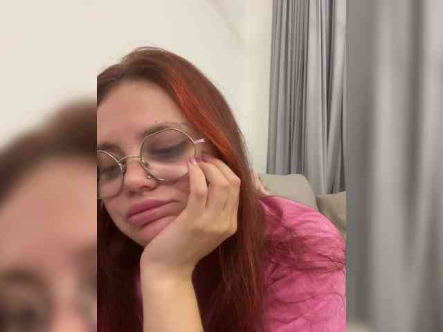 BellaGreymodel webcam