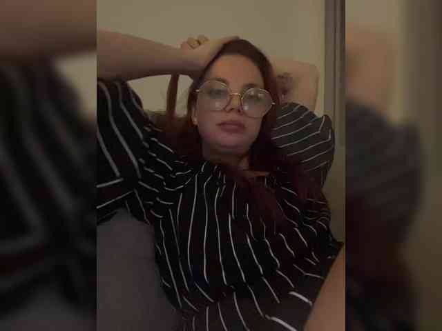 BellaGreymodel webcam