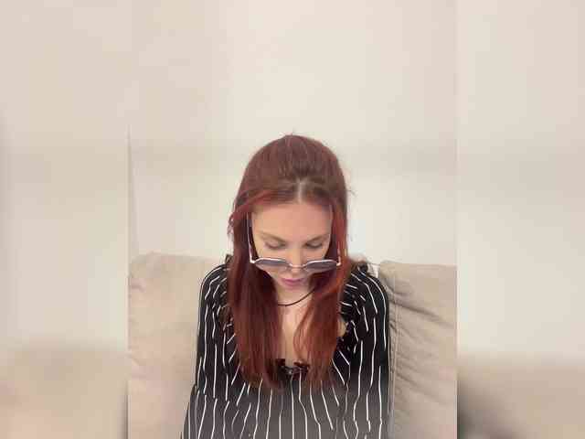 BellaGreymodel webcam