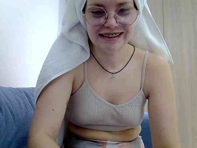 BellaGreymodel webcam