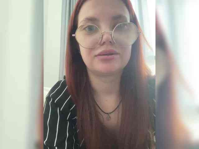 BellaGreymodel webcam