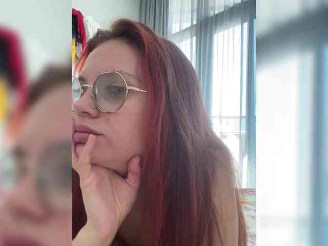 BellaGreymodel webcam