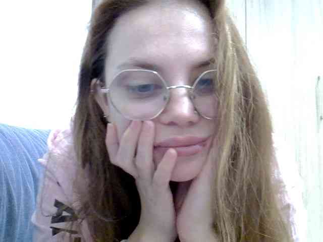 BellaGreymodel webcam