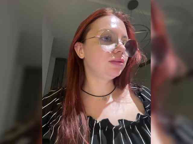 BellaGreymodel webcam