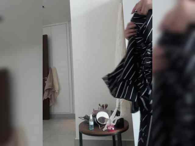 BellaGreymodel webcam