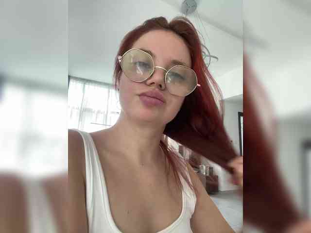 BellaGreymodel webcam