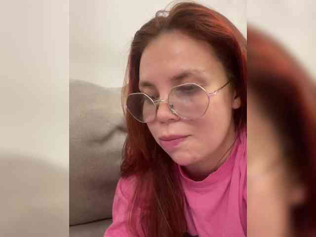 BellaGreymodel webcam