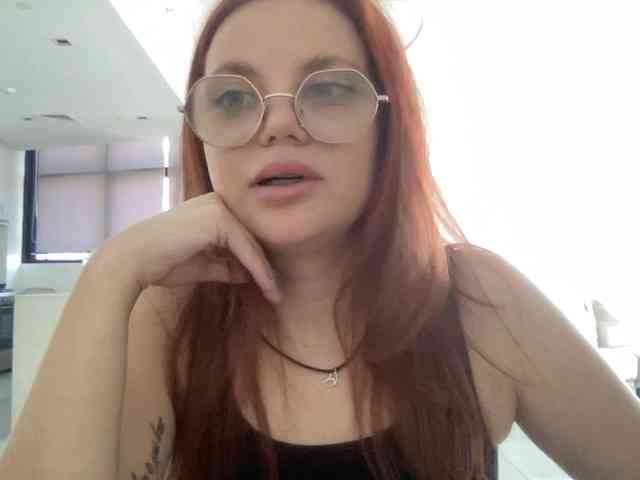 BellaGreymodel webcam