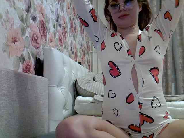 BellaGreymodel webcam