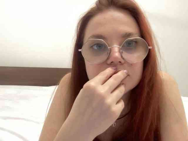 BellaGreymodel webcam