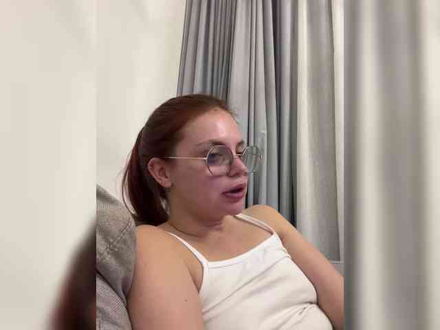 BellaGreymodel webcam