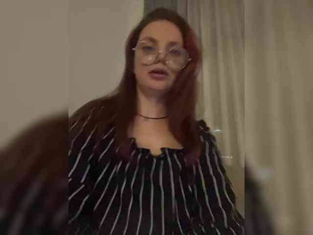 BellaGreymodel webcam