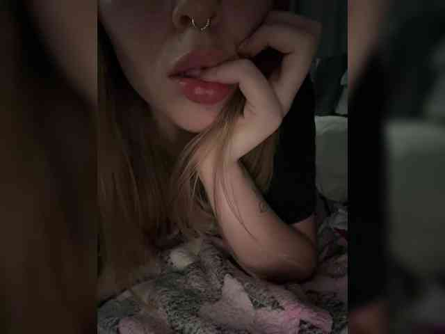 Emmalili Live Webcam on BongaCams